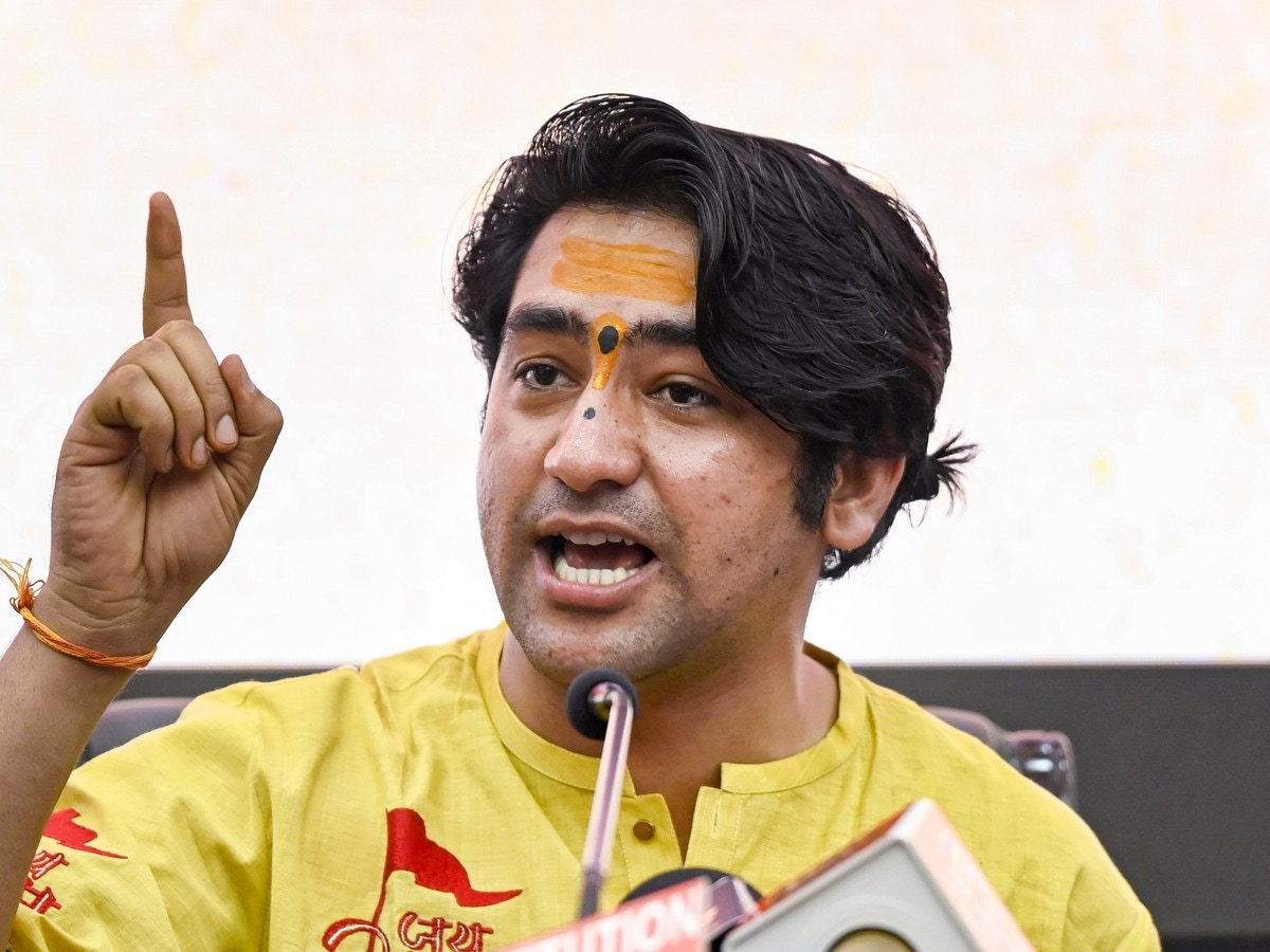 मुसलमानों को गाली देकर हिंदू राष्ट्र नहीं बनेगा, धीरेंद्र शास्त्री ने सनातन धर्म में सुधार की दी सलाह