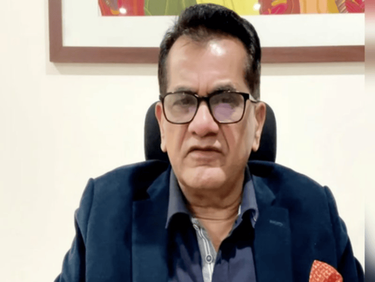 12 स्वीकृत परियोजनाओं और 1.64 लाख करोड़ रुपए के निवेश के साथ भारत का सेमीकंडक्टर भविष्य ले रहा आकार: अमिताभ कांत