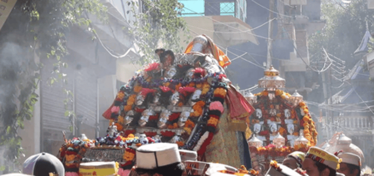अंतरराष्ट्रीय कुल्लू दशहरा उत्सव का शुभारंभ, भगवान रघुनाथ के दर्शन को उमड़े श्रद्धालु