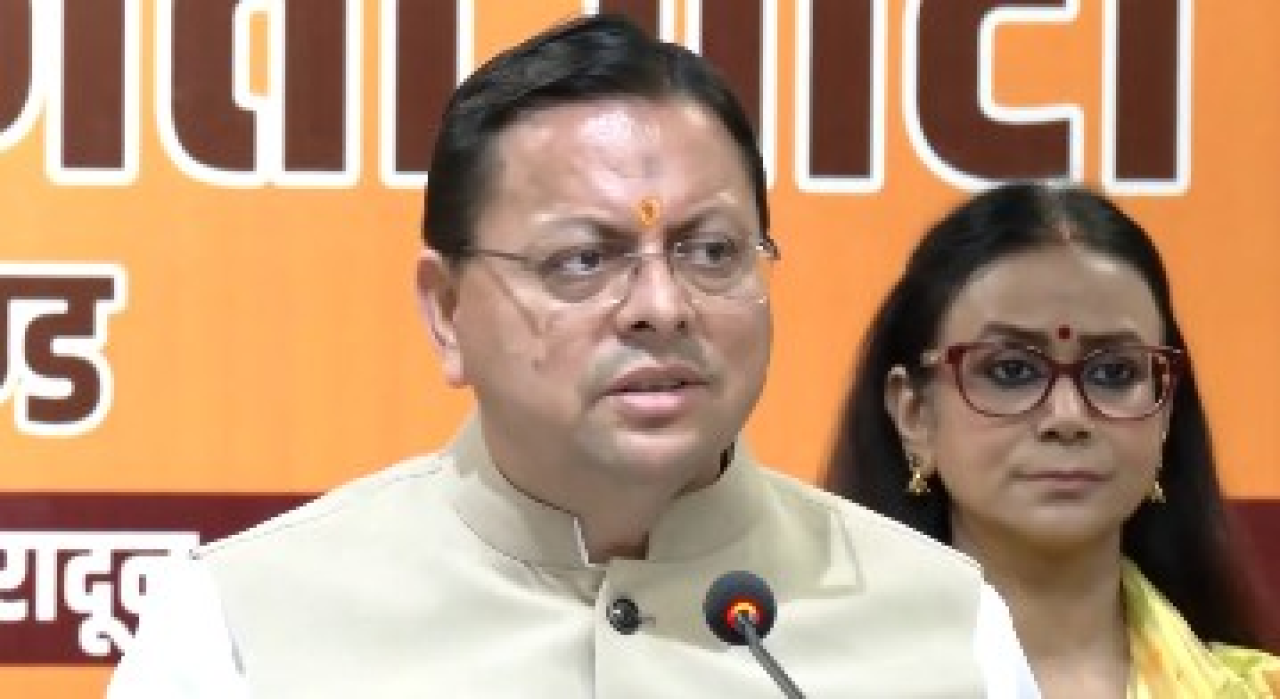 अखिलेश यादव के ‘घुसपैठिए’ वाले बयान पर भड़के उत्तराखंड के सीएम, बताया देवभूमि का अपमान