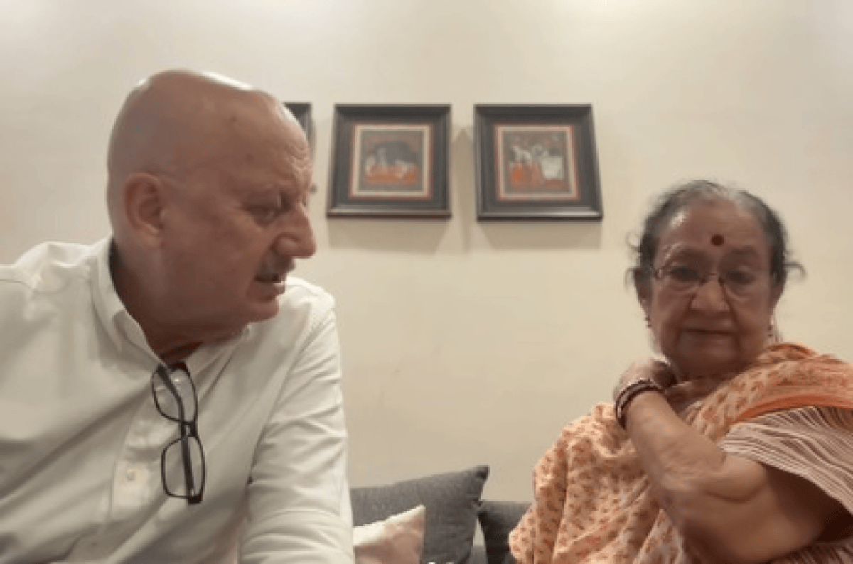 अनुपम खेर ने शेयर किया इमोशनल नोट, कहा मां से मिले दो महीने हो गए, पूछ रही हैं, ‘तू कब आएगा?’