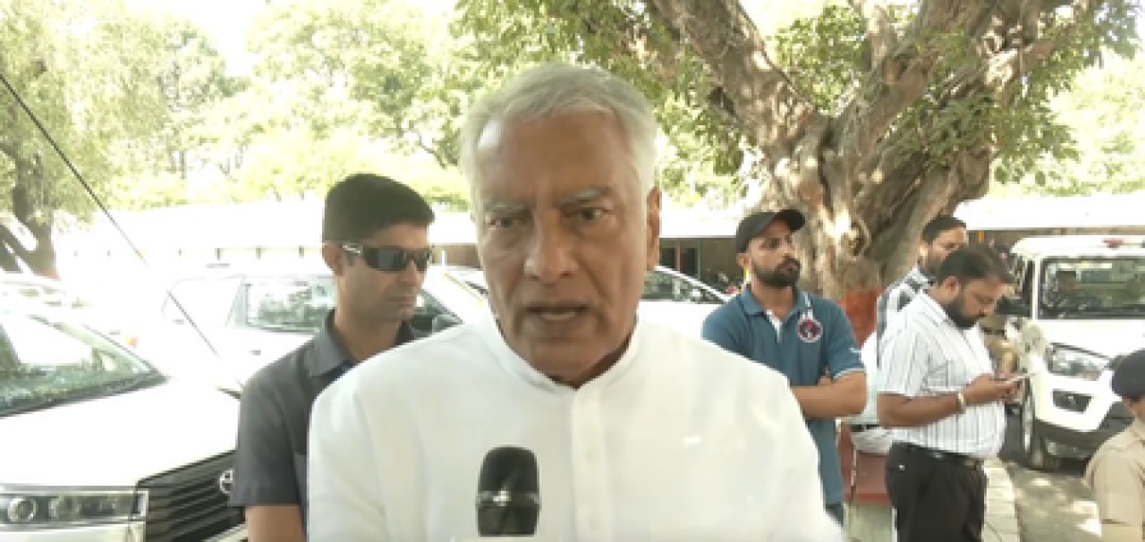 अबोहर पीड़ित परिवार को लेकर विधानसभा पहुंचे सुनील जाखड़, ‘आप’ Government के खिलाफ किया विरोध प्रदर्शन