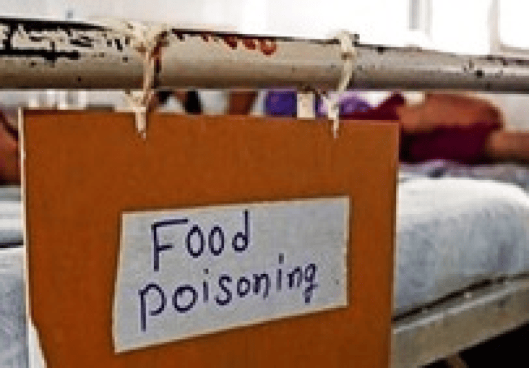 अमेठी में मेले का खस्ता खाने से 102 लोग बीमार, 17 मेडिकल कॉलेज में भर्ती