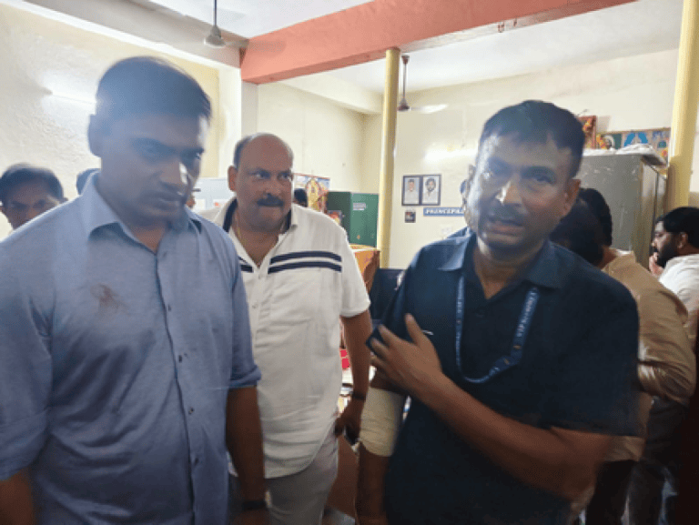 आंध्र प्रदेश में शहरी निकाय चुनाव के नामांकन की शुरुआत हिंसा के साथ, टीडीपी-वाईएसआरसीपी कार्यकर्ता भिड़े