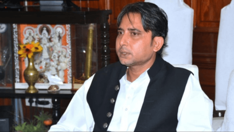 आग से झुलसे टीएमसी विधायक बैरन बिस्वास को बेहतर इलाज के लिए दिल्ली ले जाया गया