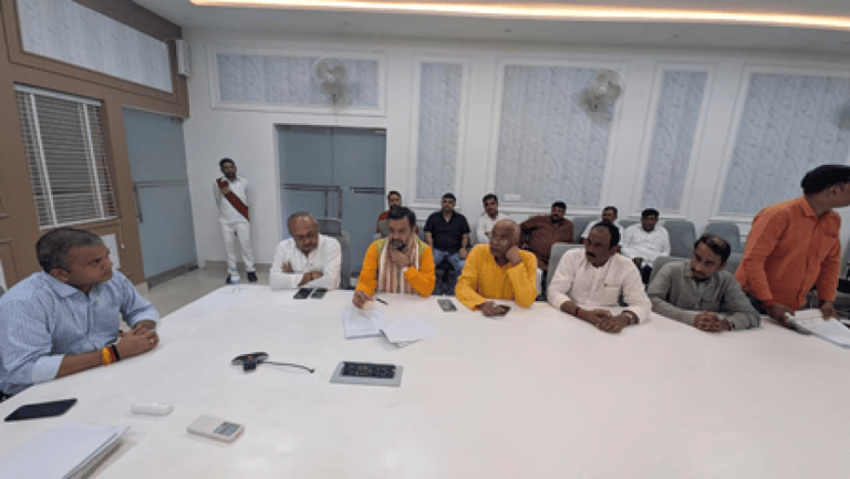 इलाहाबाद-झांसी स्नातक एमएलसी चुनाव से पहले वोटर लिस्ट में गड़बड़ी, भाजपा ने सपा पर लगाया वोट चोरी का आरोप
