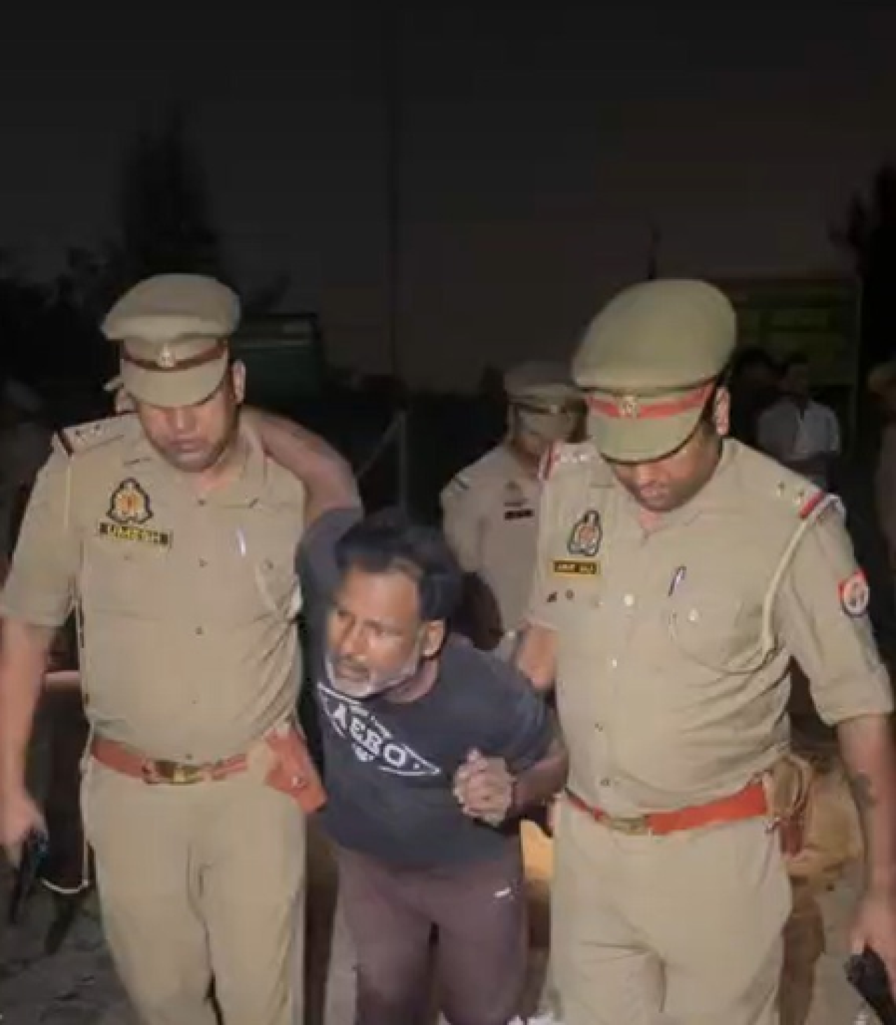 उत्तर प्रदेश: गाजियाबाद Police ने दुष्कर्म के मामले में वांछित दो आरोपियों को मुठभेड़ के बाद किया गिरफ्तार