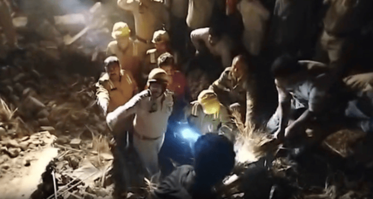 उत्तर प्रदेश: बुलंदशहर के छतारी में निर्माणाधीन दो मंजिला मकान ढहा, रेस्क्यू टीमों ने तीन लोगों को सुरक्षित निकाला