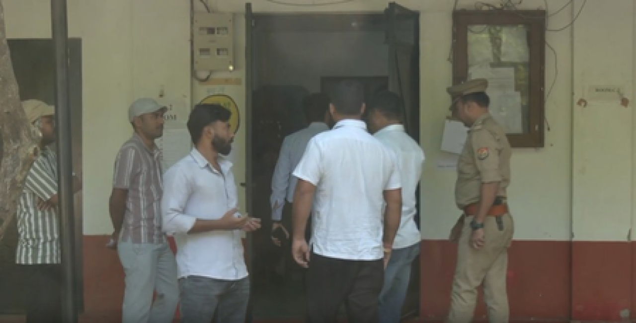 उत्तर प्रदेश में एमएलसी चुनाव के लिए वोटिंग जारी, भाजपा प्रदेश उपाध्यक्ष नीरज सिंह और सपा प्रत्याशी कांति सिंह ने डाला वोट