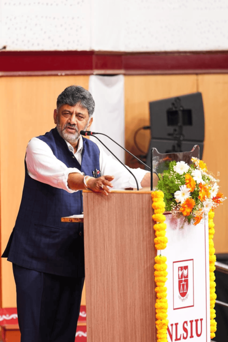 एनएलएसआईयू के दीक्षांत समारोह में सीएम शिवुकमार बोले- लोकतंत्र की हो रही परीक्षा, भारी दबाव में हैं संस्थाएं