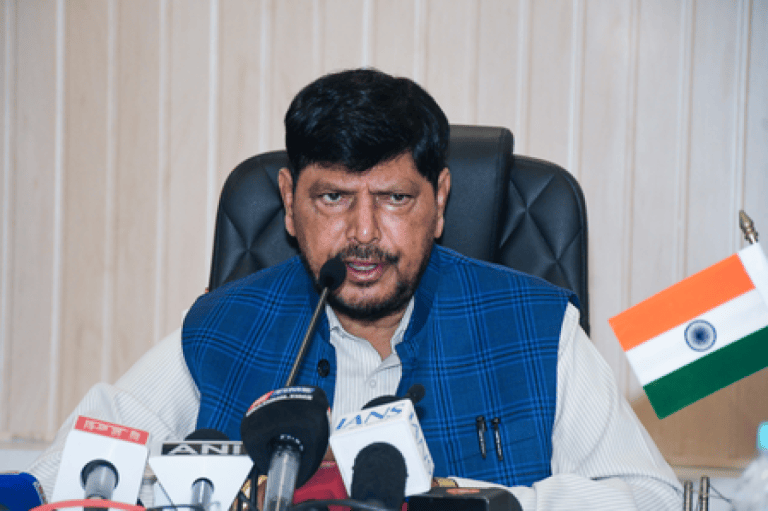 एनडीए नेताओं ने कहा- ‘प्रधानमंत्री के खिलाफ अनुचित टिप्पणी नहीं करेंगे सहन’, खड़गे से माफी की मांग