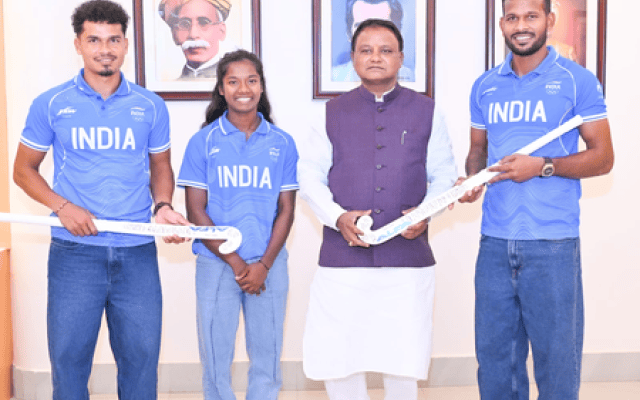 एशियन गेम्स 2026 में देश के लिए जीता गोल्ड, ओडिशा के मुख्यमंत्री ने हॉकी खिलाड़ियों से की मुलाकात