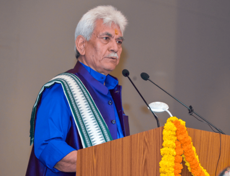 एशियन पैरा गेम्स में जम्मू-कश्मीर की बेटी शीतल देवी ने जीते दो स्वर्ण पदक, एलजी मनोज सिन्हा ने दी बधाई