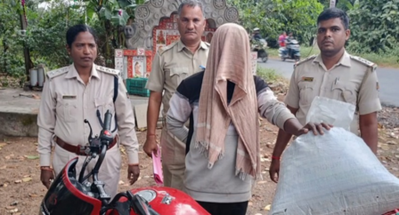 Odisha: अंगुल में ड्रम में छिपाकर जमीन में गाड़ा था 90 किलो गांजा, 2 तस्कर गिरफ्तार