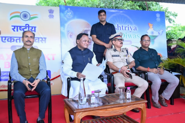 ओडिशा: मुख्यमंत्री ने राष्ट्रीय एकता दिवस परेड के प्रतिनिधिमंडलों को हरी झंडी दिखाकर रवाना किया