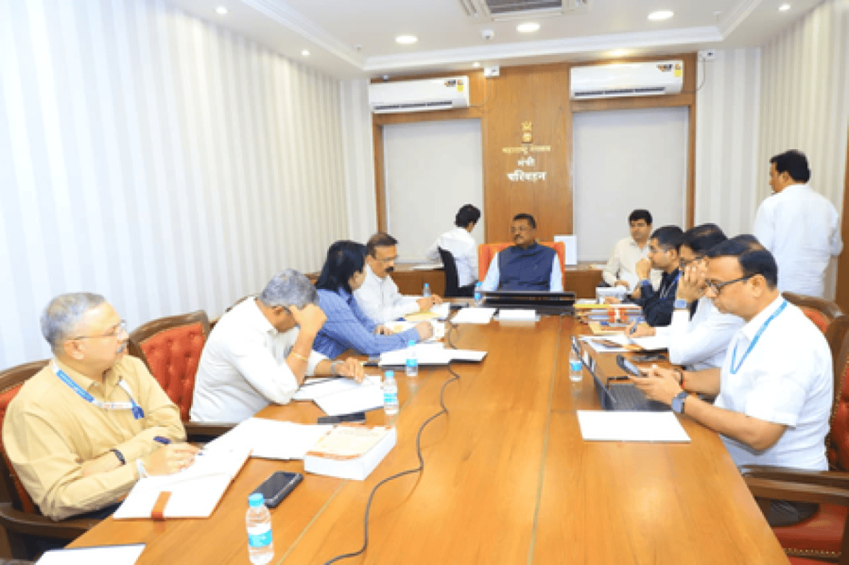 ओला उबर रैपिडो चालकों की जांच करें, नियम तोड़ने वालों पर दर्ज हों मामले: सरनाईक