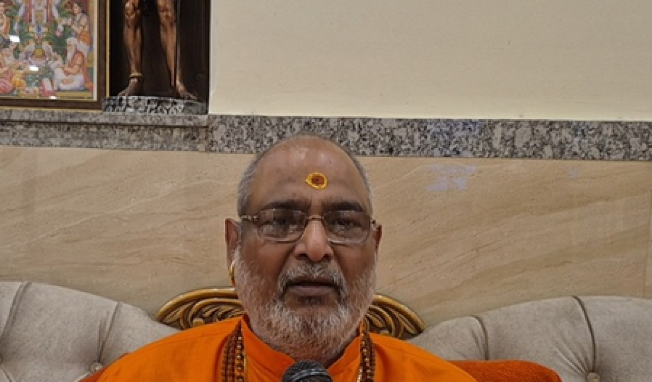 करवा चौथ पर कब करें पूजा? कालकाजी पीठाधीश्वर महंत सुरेंद्रनाथ अवधूत ने बताया शुभ मुहूर्त