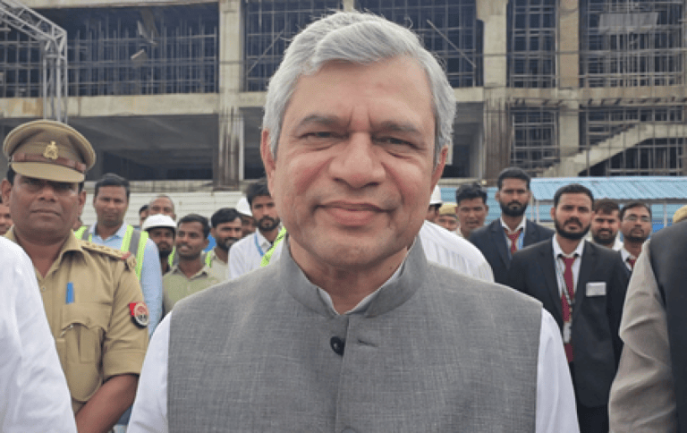 काशी स्टेशन बनेगा ट्रांसपोर्ट हब, एक साथ 50 हजार यात्री कर सकेंगे इंतजार: अश्विनी वैष्णव