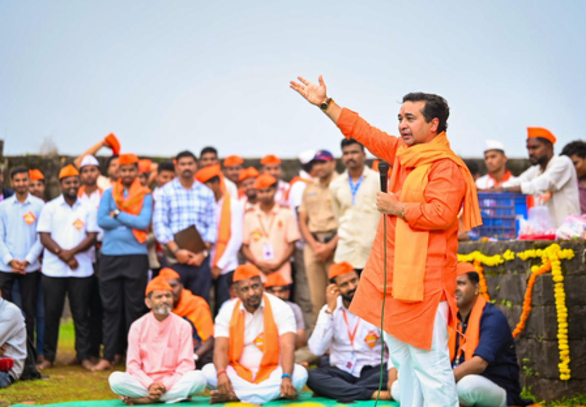 कुंभ दिवाली पर हिंदू दुकानों से खरीदारी की अपील पर छिड़ा विवाद, विपक्ष ने साधा निशाना