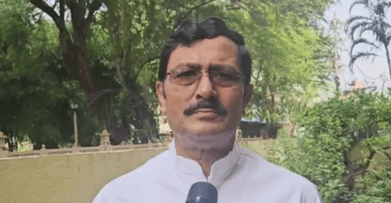 ‘कुछ पैसा देकर लोगों को सड़क पर उतारने से सत्ता परिवर्तन नहीं होता,’ प्रशांत भूषण के बयान पर बोले एनडीए नेता