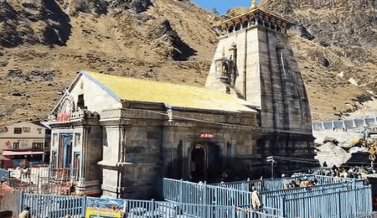 केदारनाथ धाम में बीकेटीसी कर्मचारियों का प्रदर्शन जारी, मांगों को लेकर मंदिर के सामने निकाली रैली