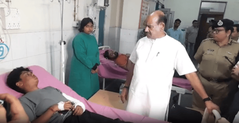 कोटा बस हादसा : घायलों से अस्पताल में मिले लोकसभा अध्यक्ष ओम बिड़ला, बेहतर उपचार के दिए निर्देश
