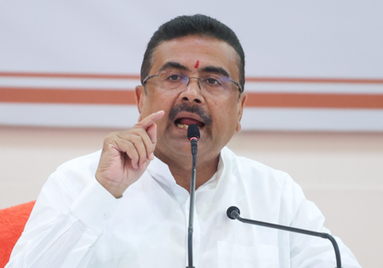 कोलकाता पंडाल हादसा: Chief Minister  सुवेंदु अधिकारी ने की आपात बैठक, अधिकारियों को दिए सख्त निर्देश