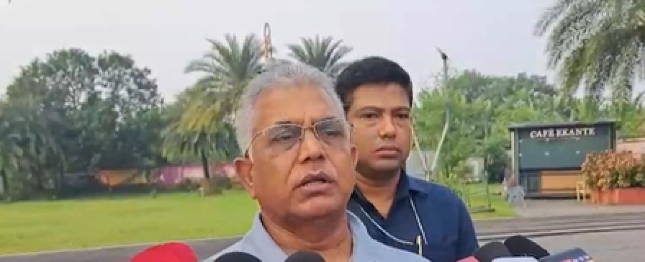 कोलकाता हादसे पर दिलीप घोष ने कहा- जिम्मेदारी निभा रही Government, हादसे को राजनीति का मुद्दा न बनाएं