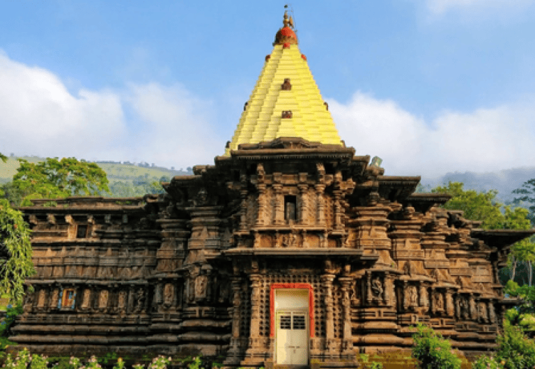 कोल्हापुर महालक्ष्मी मंदिर में दीपावली की अनोखी परंपरा, शिखर पर जलाई जाती है अखंड मशाल