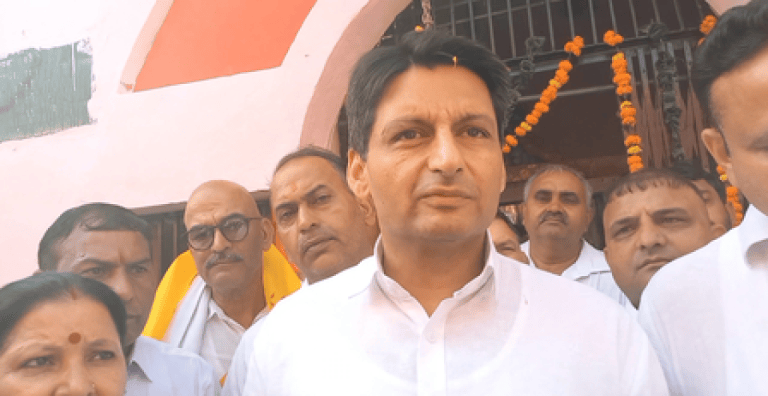 खड़गे का अपमान बर्दाश्त नहीं, सभा में घुसे आरएसएस कार्यकर्ता पर भड़के दीपेंद्र हुड्डा