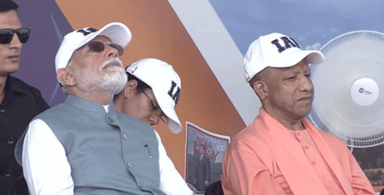 गंगा के ऊपर राफेल की गर्जना, तिरंगे से रंगा आसमान; पीएम मोदी ने देखा वायुसेना का शौर्य
