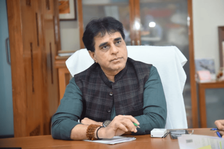 गुजरात: अस्पतालों में मोतियाबिंद सर्जरी की सुविधाओं को बेहतर बनाने के लिए 18 नई मशीनों को मंजूरी