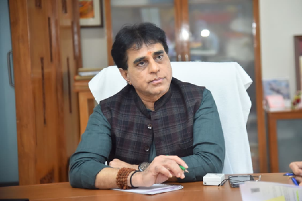 Gujarat: अस्पतालों में मोतियाबिंद सर्जरी की सुविधाओं को बेहतर बनाने के लिए 18 नई मशीनों को मंजूरी