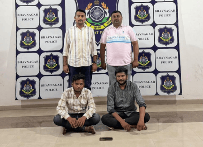 गुजरात: दो लोग अधिकारियों की हरकतों पर रखते थे नजर, अवैध खनन करने वालों को भेजते थे ऑडियो अलर्ट, गिरफ्तार