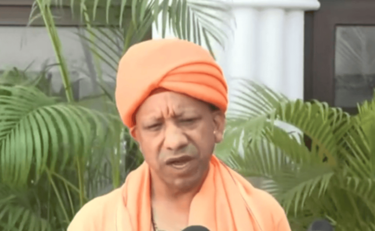 गोरखपुर में सीएम योगी ने महानवमी पर किया कन्या पूजन, कहा नारी गरिमा से खिलवाड़ स्वीकार नहीं