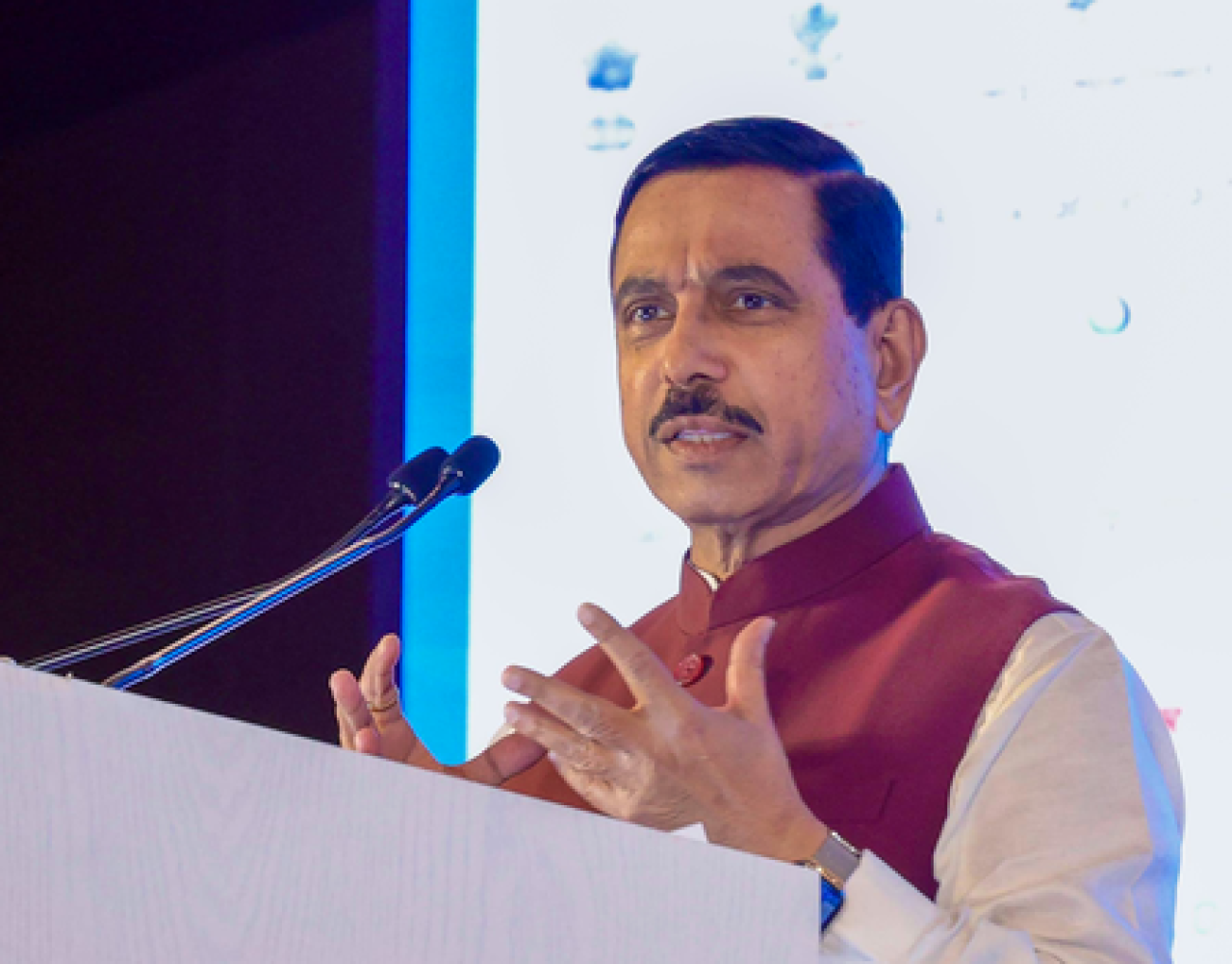 ग्रीन हाइड्रोजन में India बना दुनिया का अग्रणी देश, 9.5 अरब डॉलर के समझौते हुए: प्रल्हाद जोशी