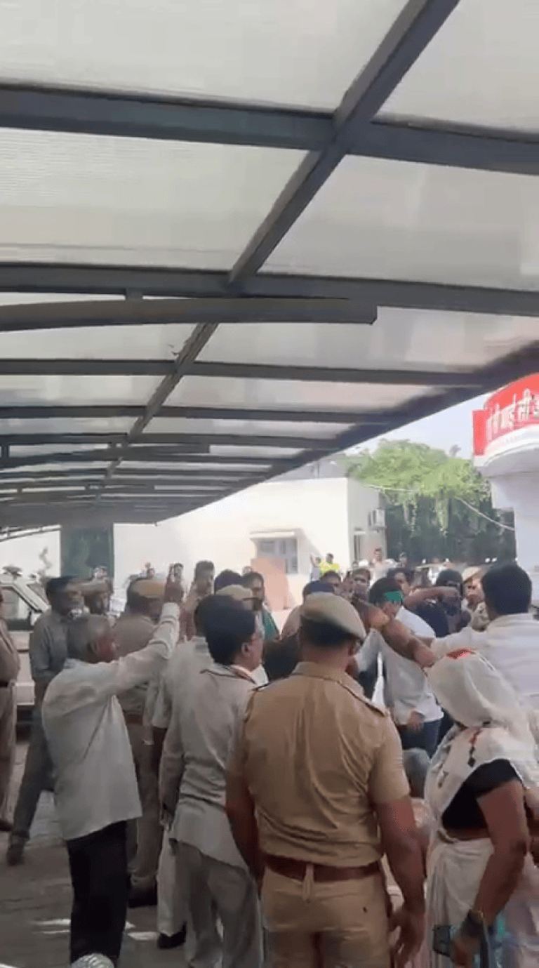 ग्रेटर नोएडा में यमुना प्राधिकरण जा रहे किसान लिए गए हिरासत में