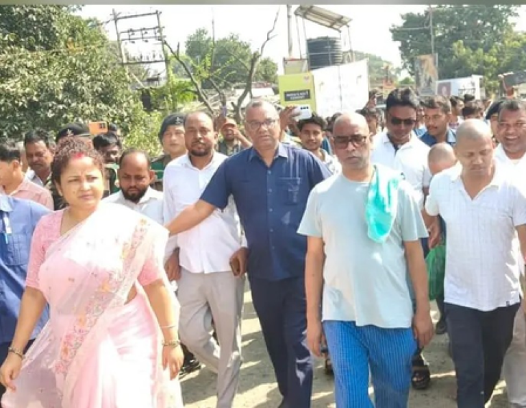 घरेलू लोअर-टीशर्ट में विधायक पत्नी के साथ जब चाय की टपरी पर पहुंचे झारखंड के सीएम हेमंत सोरेन