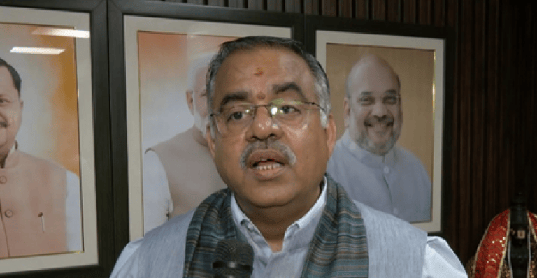 चुनाव हारने के बाद आयोग पर सवाल उठाने को तरुण चुघ ने बताया ‘कांग्रेस की आदत’, संदीप दीक्षित ने किया पलटवार