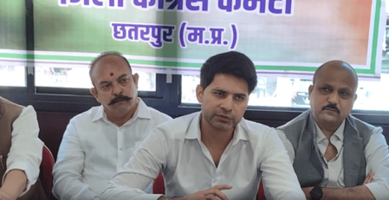 छतरपुर : वोटर लिस्ट के मुद्दे पर कांग्रेस का हमला, रणविजय सिंह लोचव ने चुनाव आयोग से मांगा जवाब