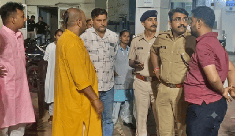 जमशेदपुर में फास्ट फूड स्टॉल पर हुए विवाद में चाकूबाजी, एक युवक की मौत, तीन जख्मी