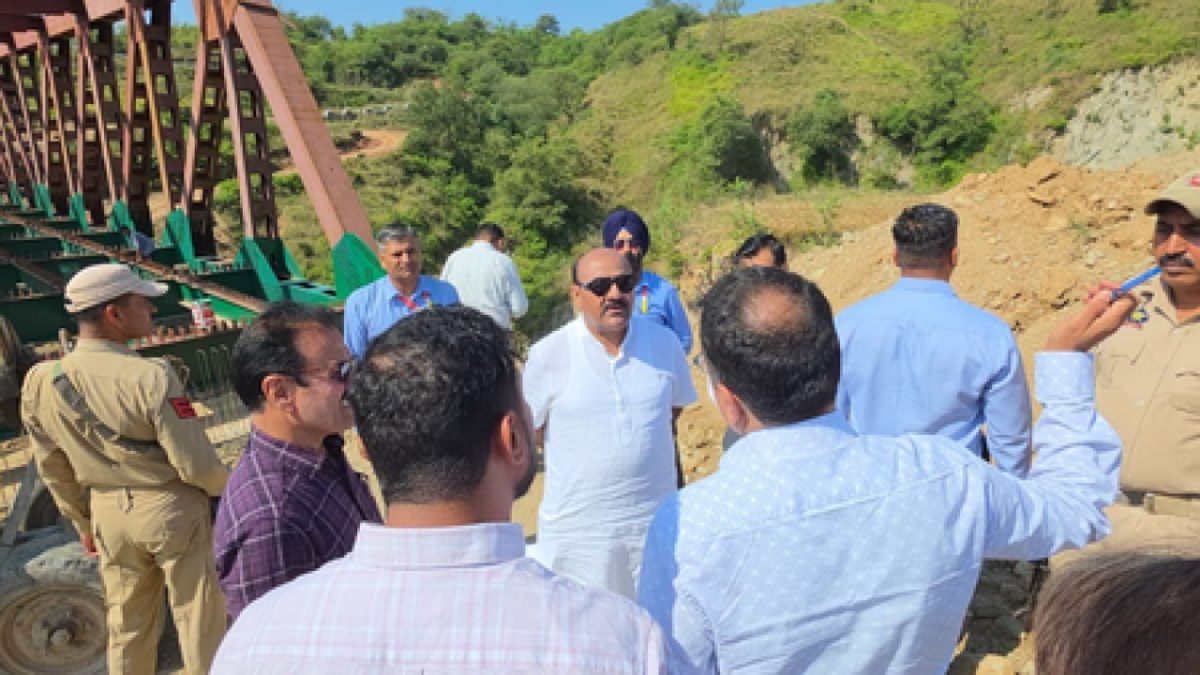जम्मू कश्मीर : डिप्टी सीएम सुरिंदर चौधरी ने सुंदरबनी में पुल और सड़क कार्यों का लिया जायजा
