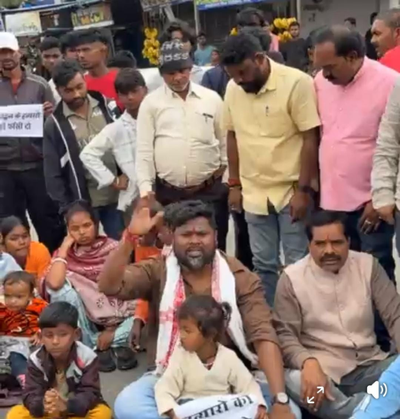 Jharkhand: रांची के पिठौरिया में होटल मैनेजर की हत्या पर फूटा गुस्सा, घंटों जाम रखी सड़क