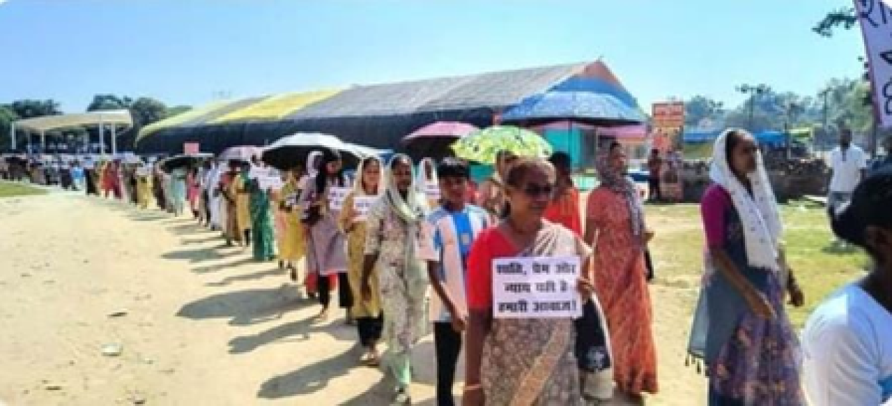 Jharkhandः खूंटी जिला मुख्यालय में स्कूल प्राचार्य पर जानलेवा हमले के विरोध में निकाला मौन जुलूस, आरोपियों पर कार्रवाई की मांग