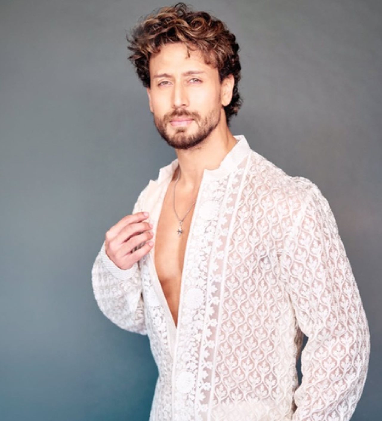 टाइगर श्रॉफ की कार पर फायरिंग से Bollywood में चिंता, सेलेब्स ने कहा- कड़ी सुरक्षा जरूरी