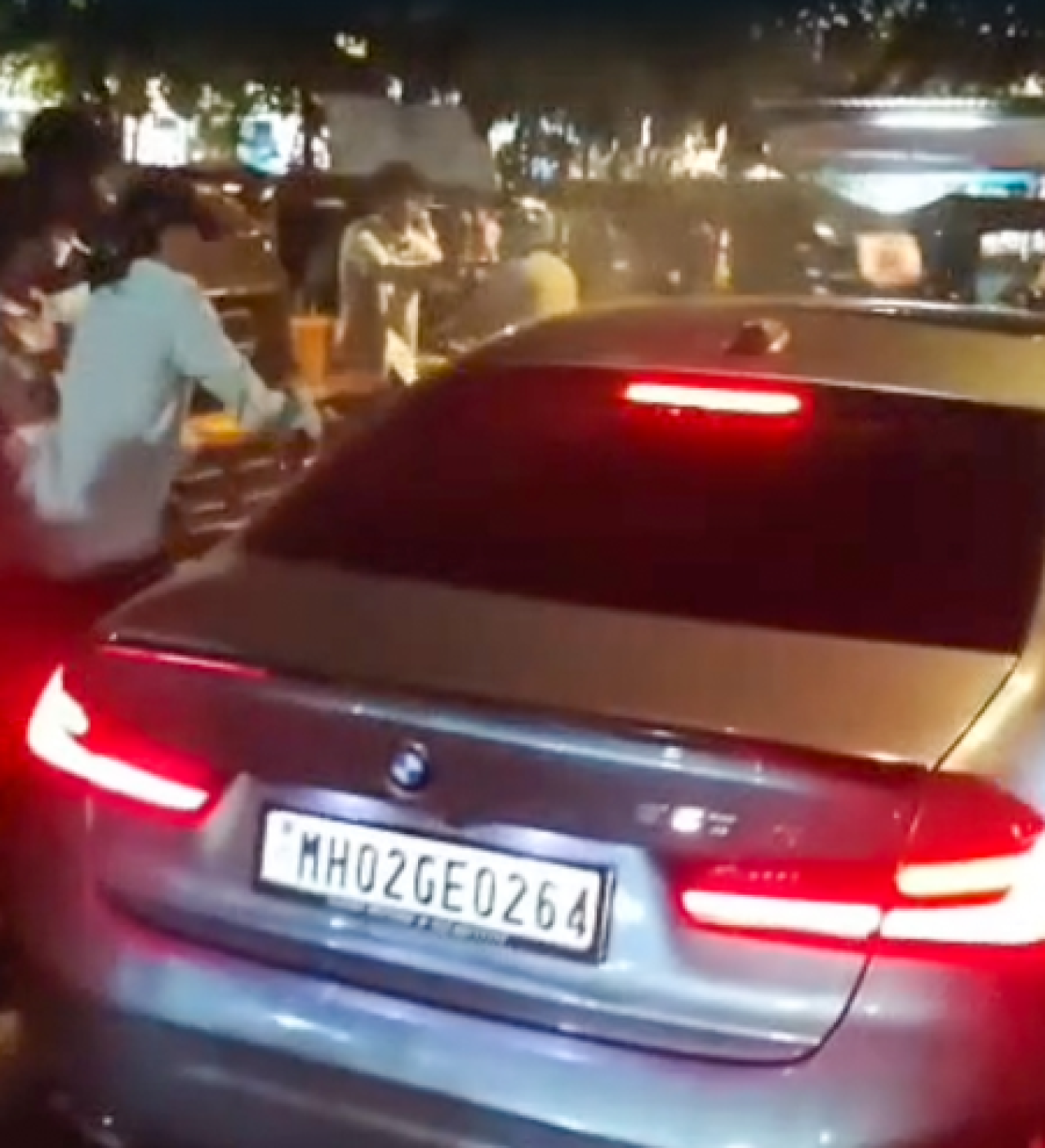 टाइगर श्रॉफ पर फायरिंग मामला: Mumbai  के जुहू थाने में तीन अज्ञात लोगों के खिलाफ मुकदमा, क्राइम ब्रांच करेगी जांच