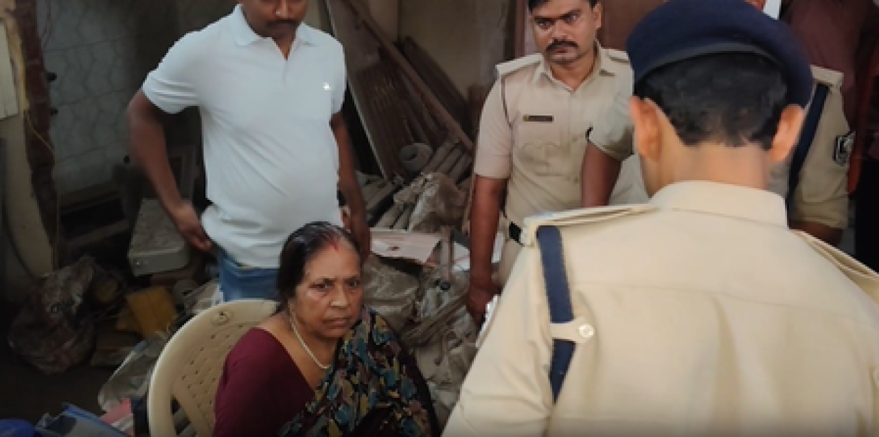 तेजस्वी यादव ने भोजपुर में मारे गए सेवानिवृत्त कस्टम अधिकारी के परिवार से बात की