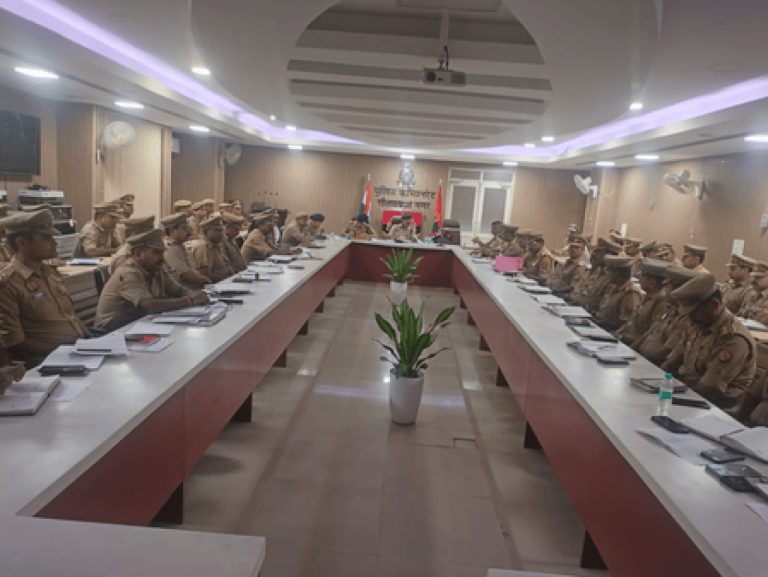 त्योहारों को लेकर नोएडा पुलिस अलर्ट, संवेदनशील इलाकों में बढ़ेगी गश्त; सोशल मीडिया पर रहेगी नजर