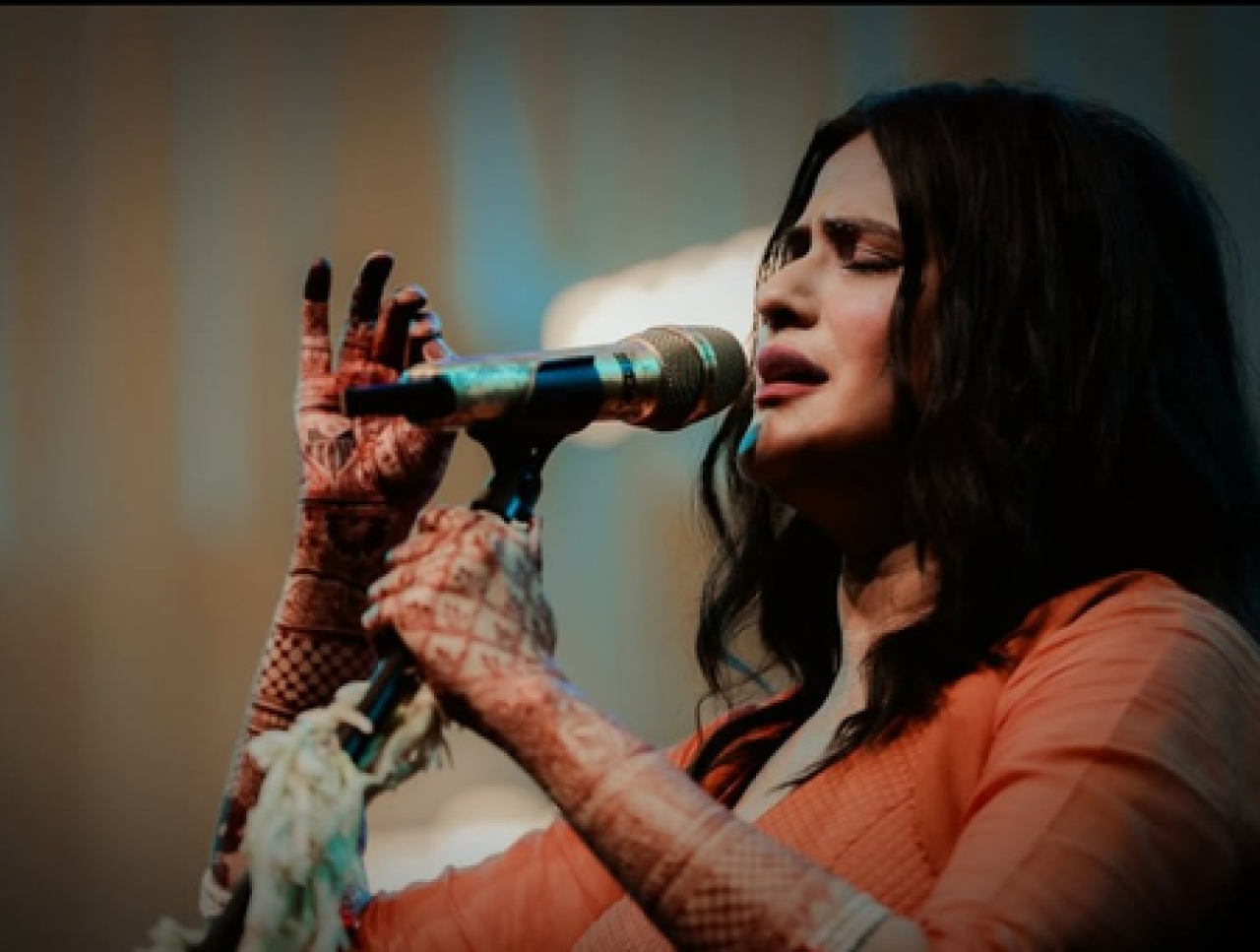 दलेर मेहंदी विवाद पर सोना मोहापात्रा का गुस्सा फूटा, बोलीं-सम्मान एकतरफा नहीं होता