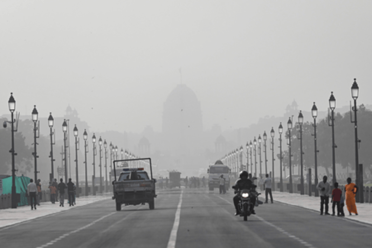 दिल्ली-एनसीआर में ठंड ने दी दस्तक, बढ़ रहा है प्रदूषण का स्तर